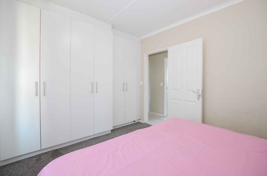 To Let 2 Bedroom Property for Rent in Burgundy Estate Western Cape